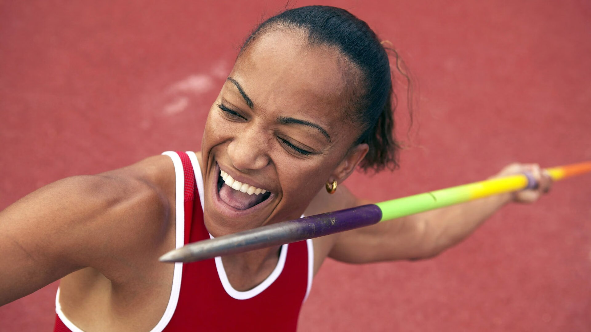 “快艇冲浪：马鞍山赛场上演极速水上飞跃”