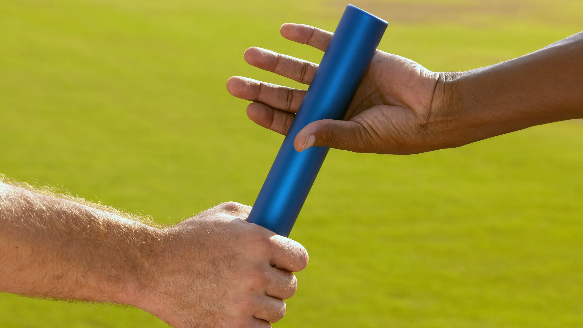 国家队首度启用战术手环追踪比赛中跑动与心率,战术手环怎么编