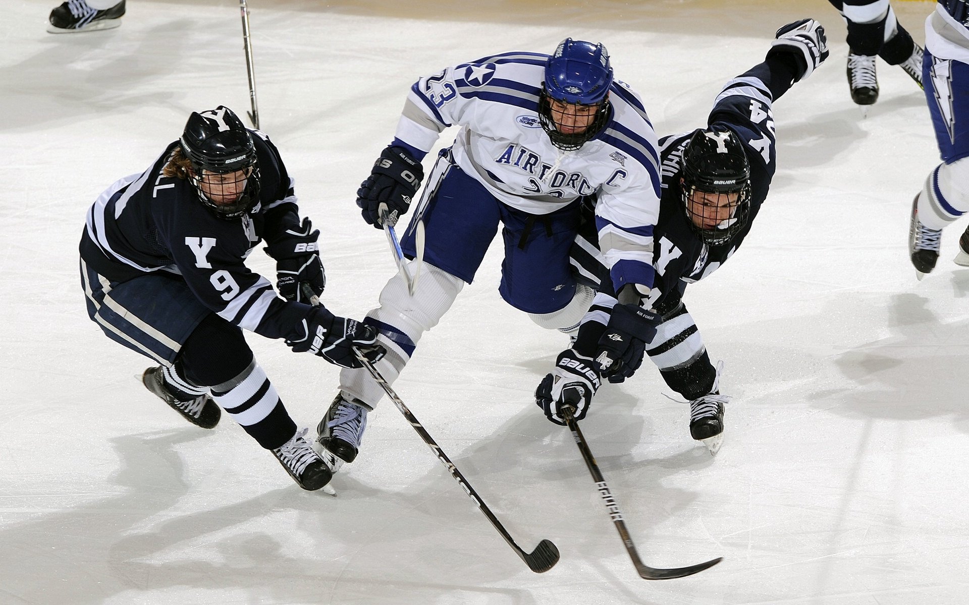 日本水球队小组赛胜负一路紧咬，日本选手水球比赛